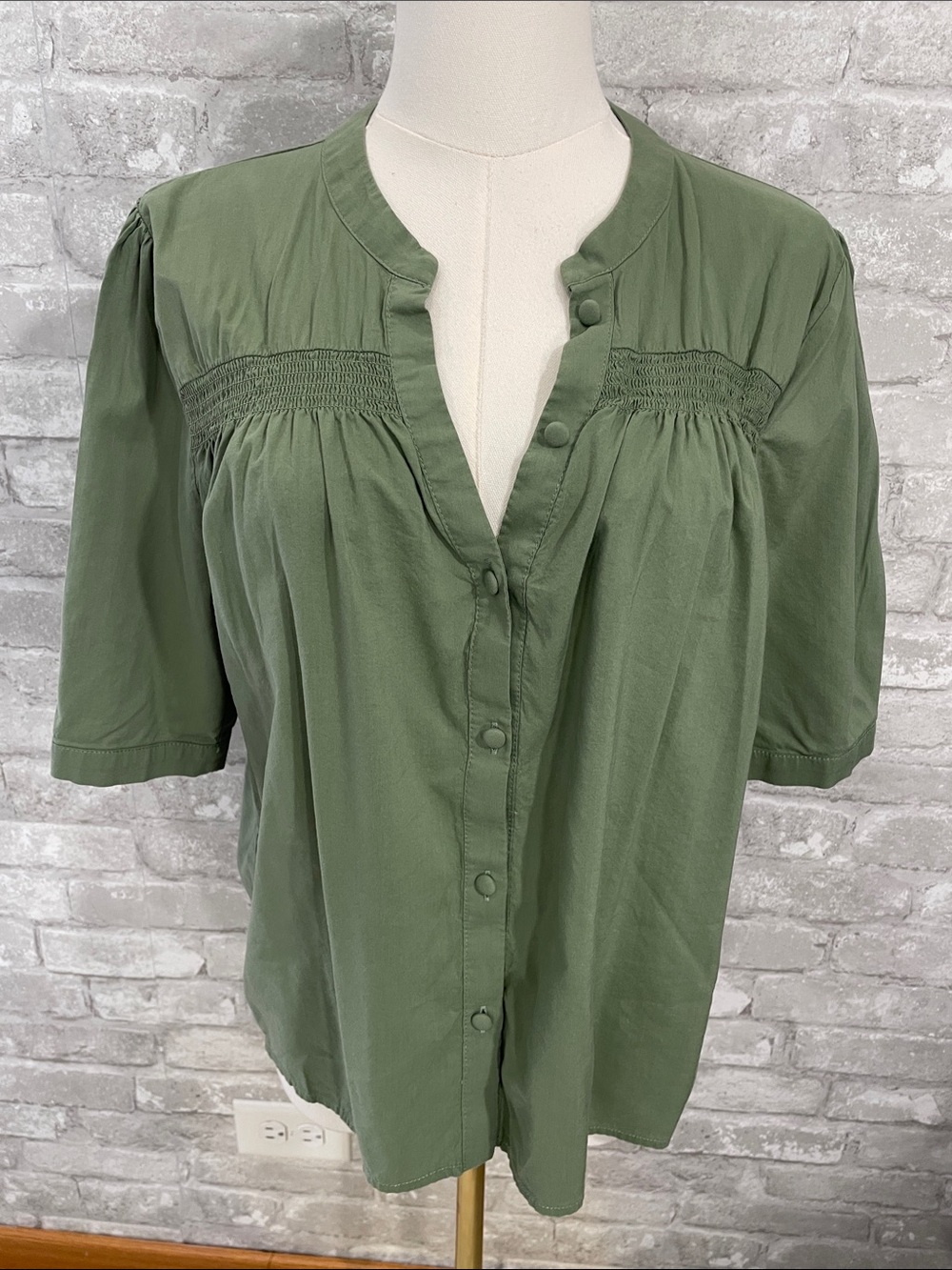 Evereve Olive Green Button-Front Short Sleeve Top
